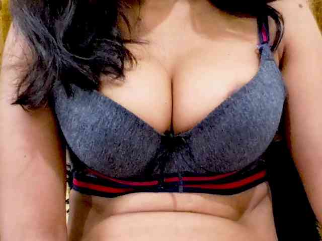 Nidhilove webcam