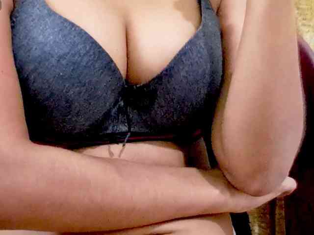 Nidhilove webcam
