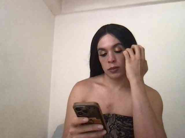 magicwordsme Live Webcam on BongaCams