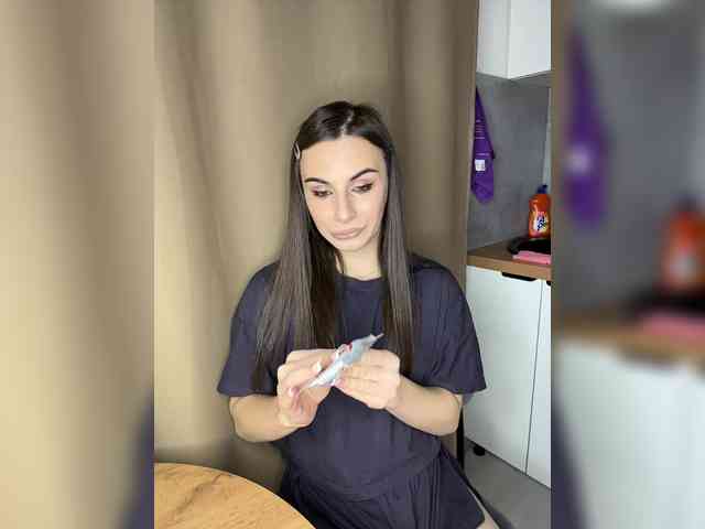 EvgeniyQWE55a Live Webcam on BongaCams