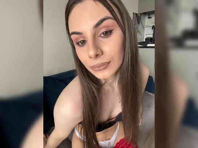 EvgeniyQWE55a Live Webcam on BongaCams