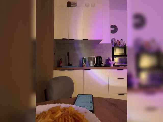 EvgeniyQWE55a Live Webcam on BongaCams