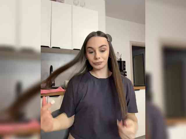 EvgeniyQWE55a Live Webcam on BongaCams