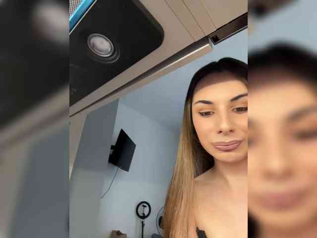 EvgeniyQWE55a Live Webcam on BongaCams
