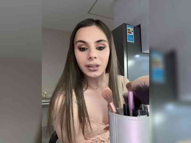 EvgeniyQWE55a Live Webcam on BongaCams