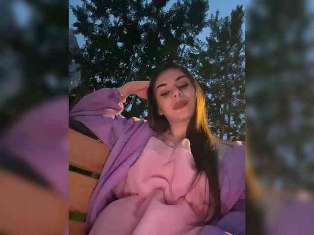 EvgeniyQWE55a Live Webcam on BongaCams