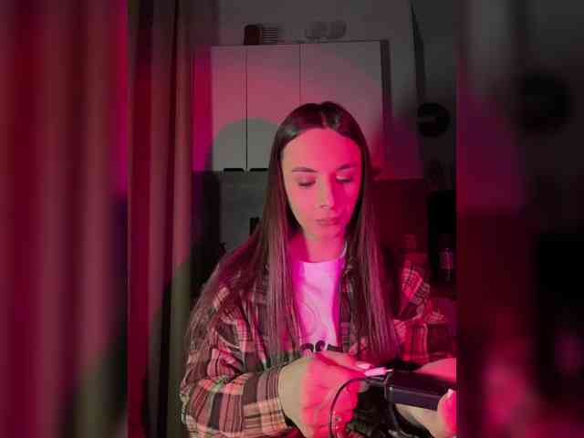 EvgeniyQWE55a Live Webcam on BongaCams