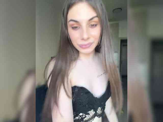 EvgeniyQWE55a Live Webcam on BongaCams