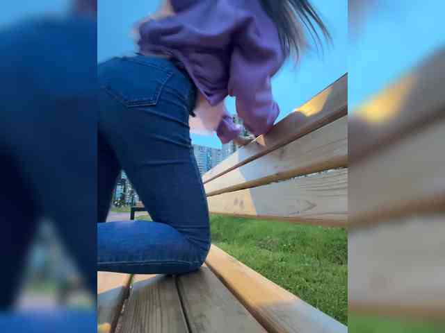 EvgeniyQWE55a Live Webcam on BongaCams