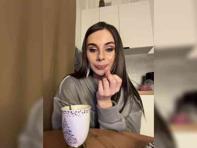 EvgeniyQWE55a Live Webcam on BongaCams