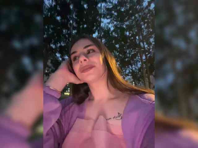 EvgeniyQWE55a Live Webcam on BongaCams