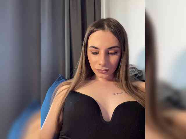 EvgeniyQWE55a Live Webcam on BongaCams