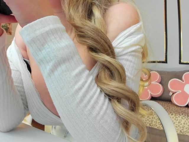 ElissaVibe's BongaCams show and profile