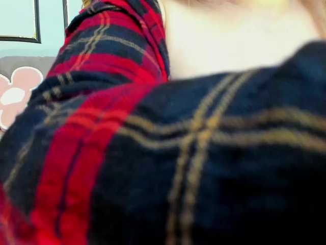 ElissaVibe's BongaCams show and profile