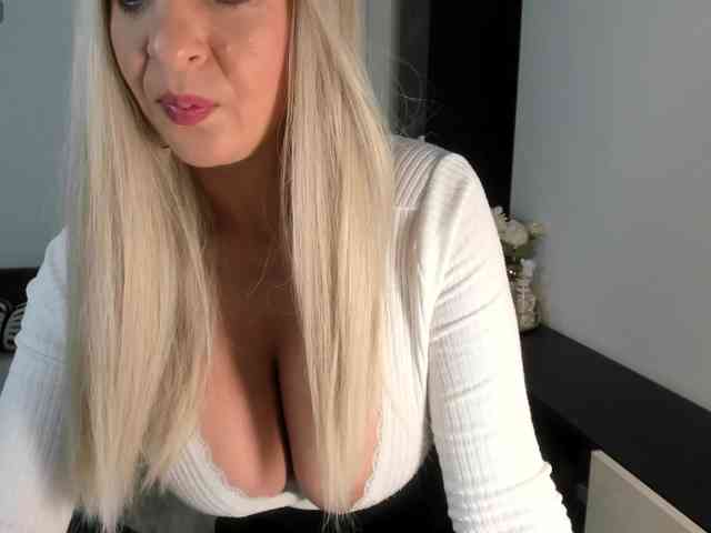 ElissaVibe webcam