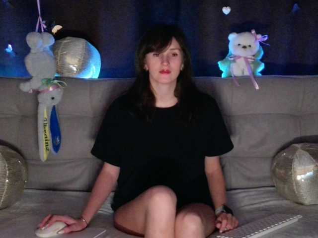 BADmoms's BongaCams show and profile