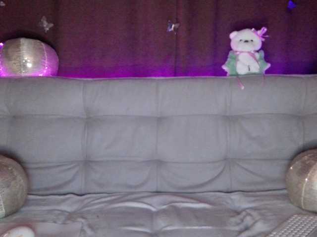 BADmoms's BongaCams show and profile