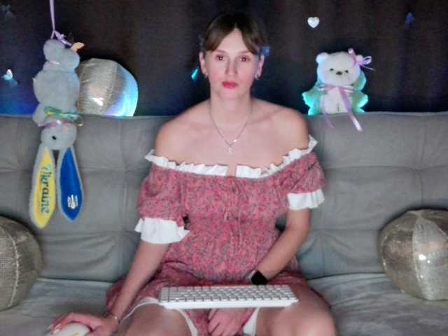 BADmoms's BongaCams show and profile