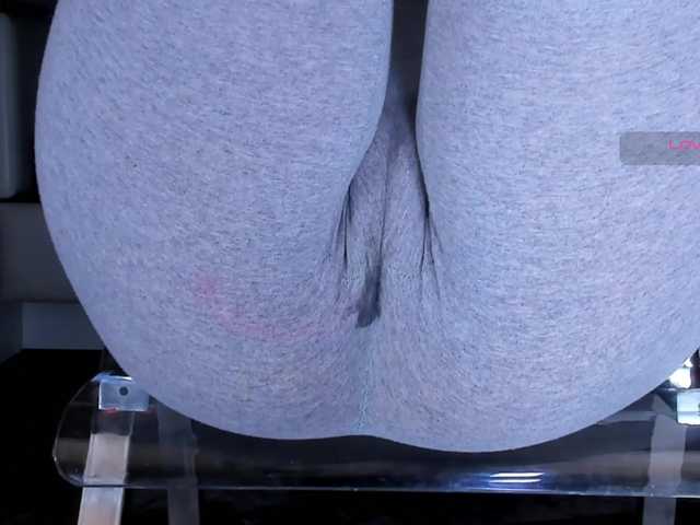 Kira-Kell's BongaCams show and profile