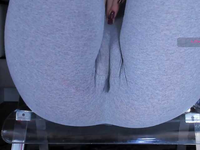 Kira-Kell's BongaCams show and profile