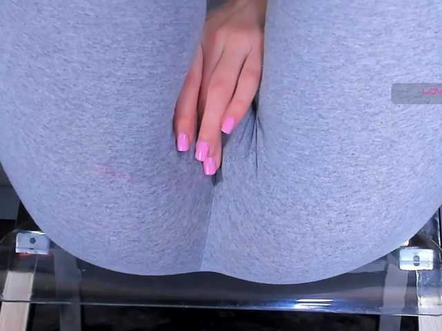 Kira-Kell's BongaCams show and profile