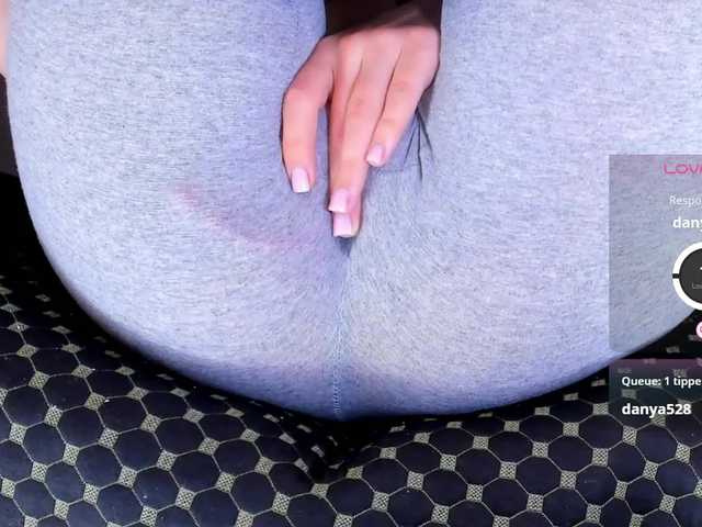 Kira-Kell's BongaCams show and profile