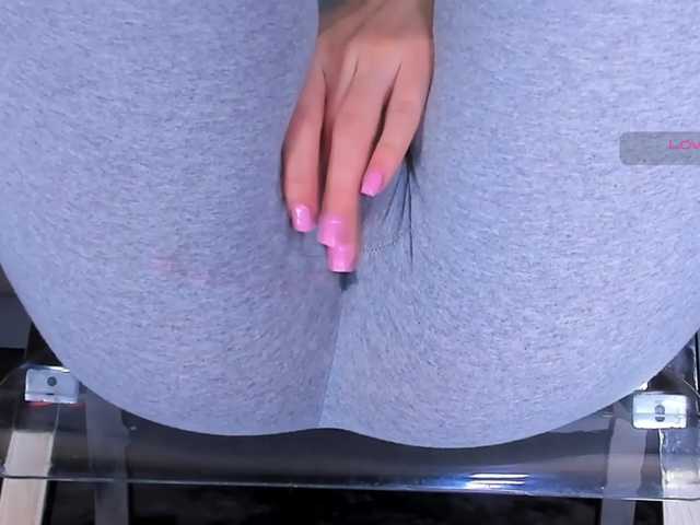 Kira-Kell's BongaCams show and profile