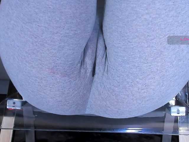 Kira-Kell's BongaCams show and profile