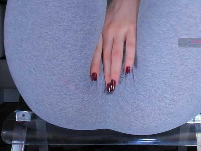 Kira-Kell's BongaCams show and profile