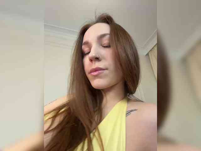 avolood Live Webcam on BongaCams