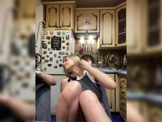 -Breid-1's BongaCams show and profile