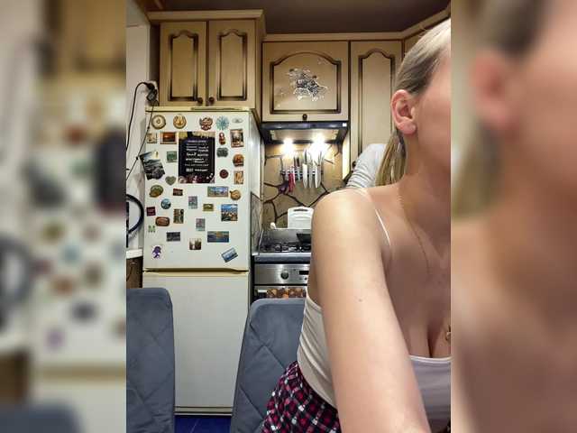 -Breid-1's BongaCams show and profile