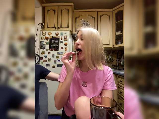 -Breid-1's BongaCams show and profile