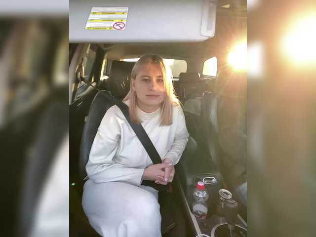 le modèle _Magic_ est en webcam porno dans un show sur le site bongacams, il possède les tags suivants: White/Caucasian,Blonde,Shaved