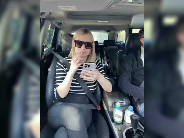 -Breid-1's BongaCams show and profile