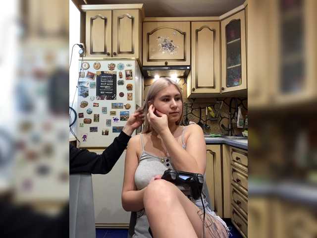 -Breid-1's BongaCams show and profile