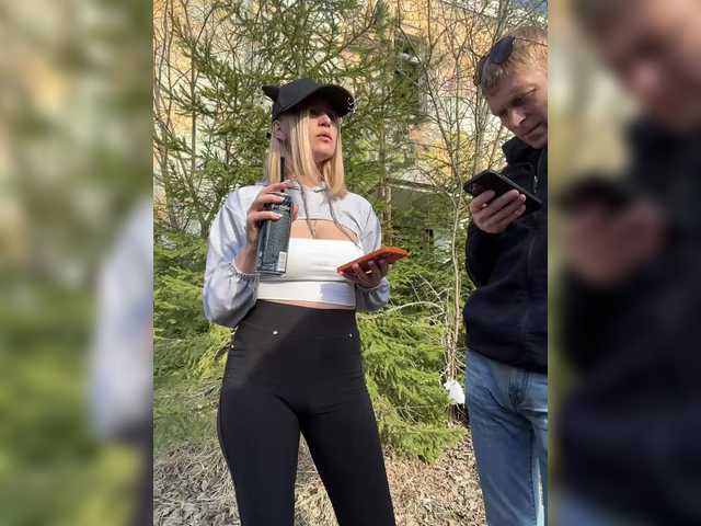 -Breid-1's BongaCams show and profile