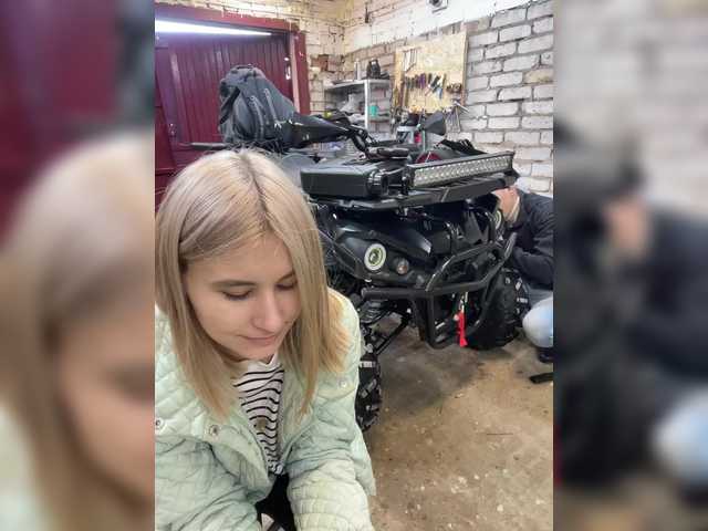 -Breid-1's BongaCams show and profile