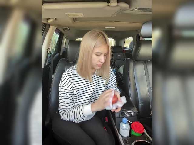 -Breid-1's BongaCams show and profile