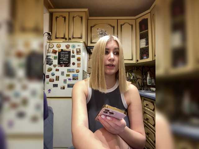 -Breid-1's BongaCams show and profile