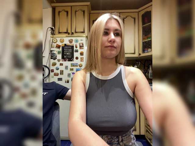 -Breid-1's BongaCams show and profile