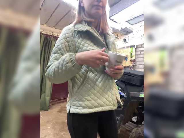 -Breid-1's BongaCams show and profile