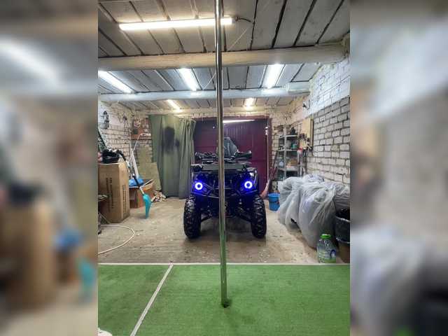 -Breid-1's BongaCams show and profile