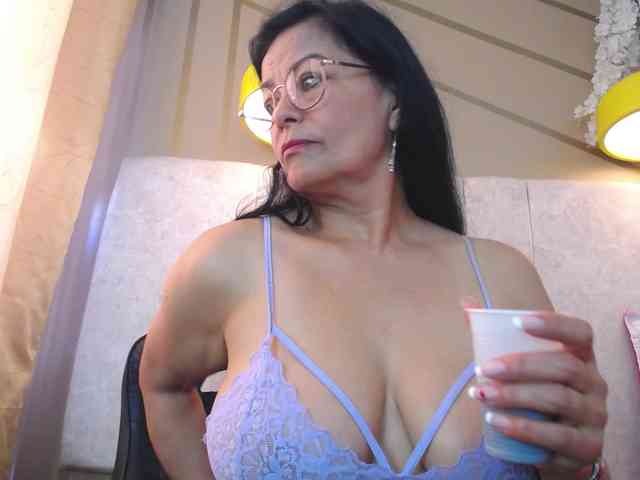 Ana-Mature webcam