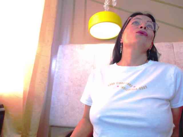 Ana-Mature webcam