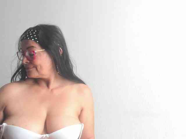 Ana-Mature webcam