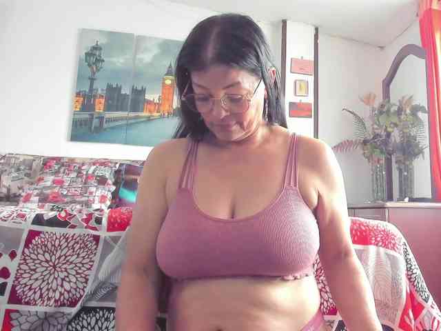 Ana-Mature webcam
