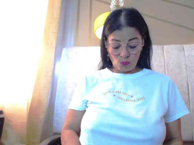 Ana-Mature webcam