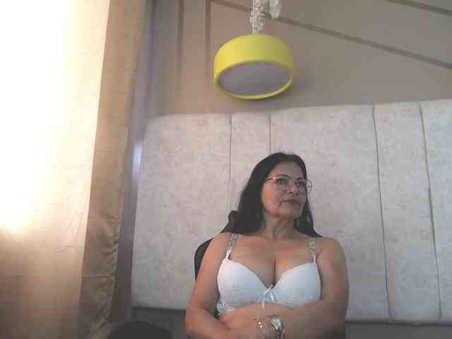 Ana-Mature webcam