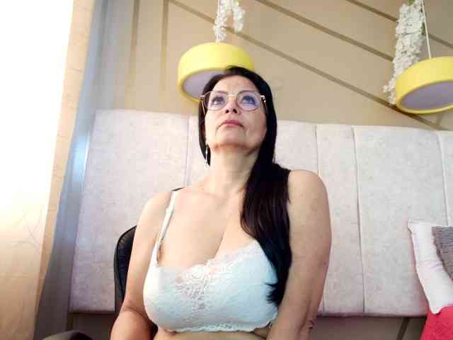 Ana-Mature webcam